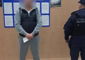 A urcat beat la volan, iar la vamă s-a luat la harță cu polițiștii: Un șofer din România, reținut