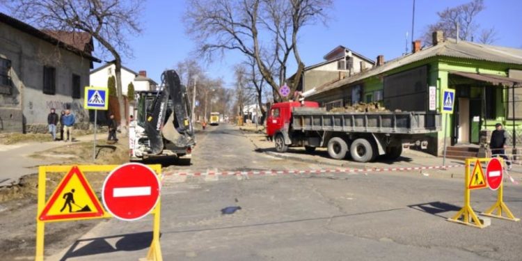 În atenția șoferilor! Se suspendă traficul rutier pe mai multe tronsoane din capitală