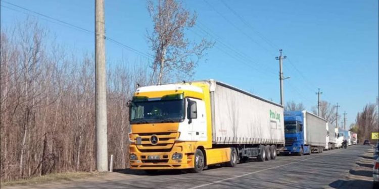 Mai multe marfare, blocate la PTF Sculeni. Explicația Poliției de Frontieră