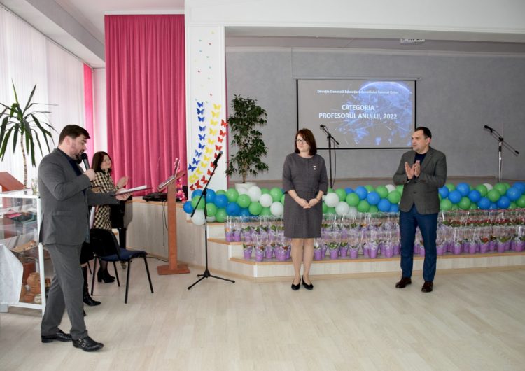 Concursul Raional „Pedagogul Anului 2022” a culminat cu un omagiu adus din partea autorităților publice locale!