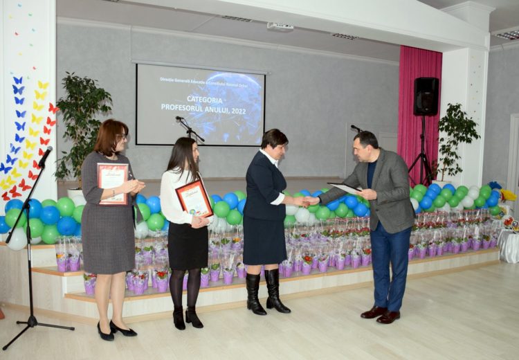 Concursul Raional „Pedagogul Anului 2022” a culminat cu un omagiu adus din partea autorităților publice locale!