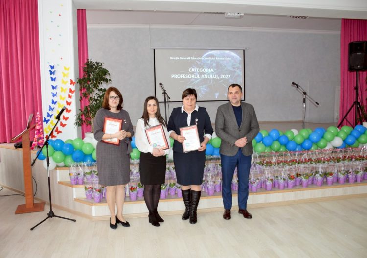 Concursul Raional „Pedagogul Anului 2022” a culminat cu un omagiu adus din partea autorităților publice locale!