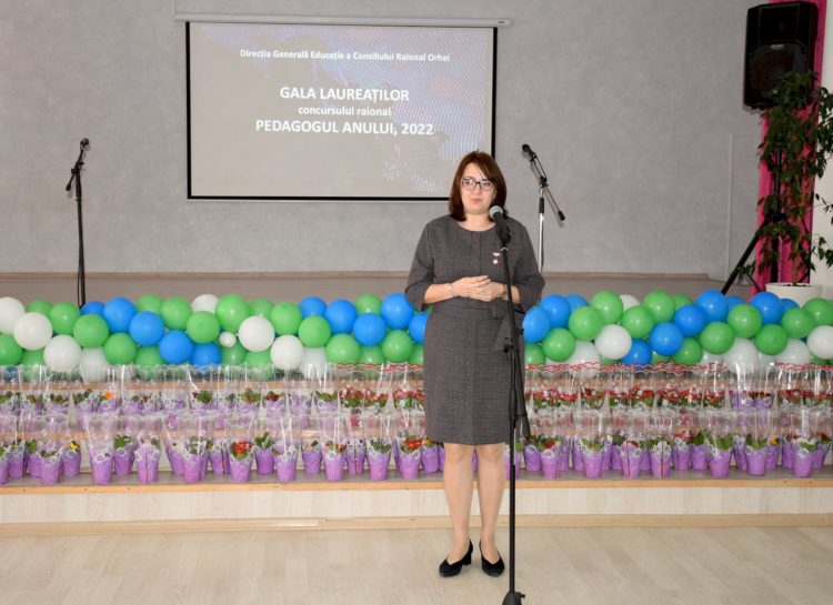 Concursul Raional „Pedagogul Anului 2022” a culminat cu un omagiu adus din partea autorităților publice locale!