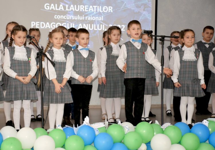 Concursul Raional „Pedagogul Anului 2022” a culminat cu un omagiu adus din partea autorităților publice locale!