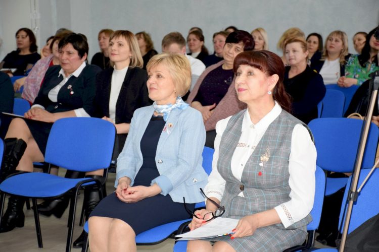 Concursul Raional „Pedagogul Anului 2022” a culminat cu un omagiu adus din partea autorităților publice locale!