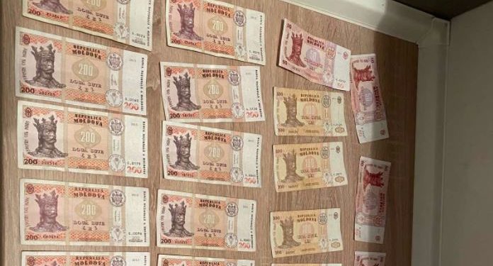 Funcționarii din Bălți ai Biroului Migraţie şi Azil, care au pretins bani de la o mamă a patru copii pentru ca să nu o extrădeze în Ucraina – trimiși în judecată