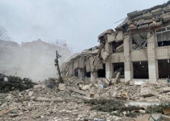 Власти Мариуполя сообщили об авиаударе по школе искусств, где укрывались мирные жители