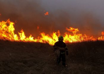 IGSU: Un incendiu de proporții risca să cuprindă un sector de vile din localitatea Dănceni, r-nul Ialoveni