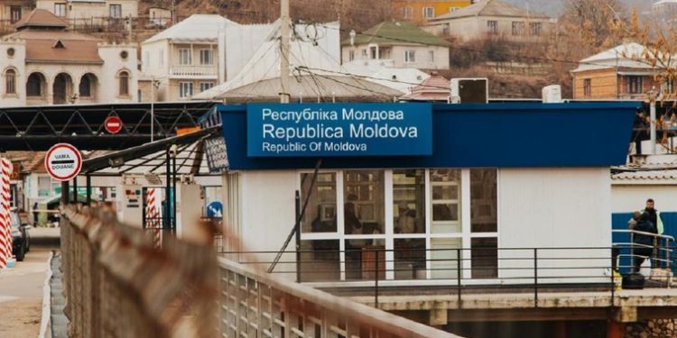 Flux majorat la patru puncte de trecere a frontierei cu Ucraina