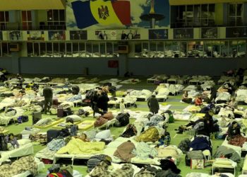 Manejul de Atletică Ușoară din Chișinău a devenit a doua casă pentru refugiați. Cum e să ai vecin de pat peste 500 de oameni | VIDEO