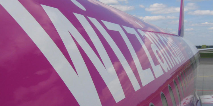 Bătaie la bordul unui avion WizzAir care a aterizat la București. Piloții au cerut intervenția forțelor de ordine