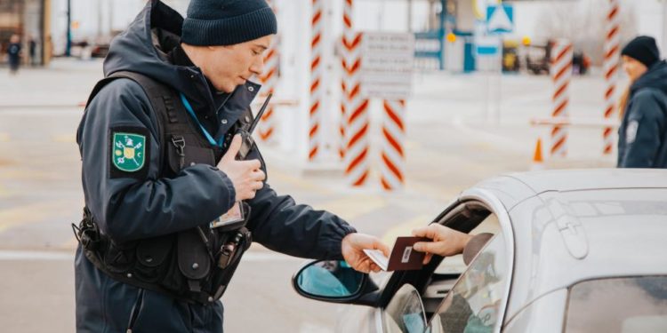 Un cetățean al Georgei, depistat cu permisul de conducere falsificat