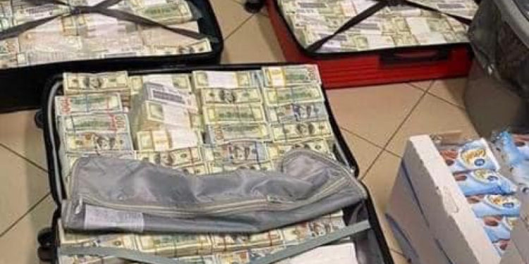 O femeie din Ucraina a trecut granița în Ungaria cu mai multe valize pline cu dolari și euro