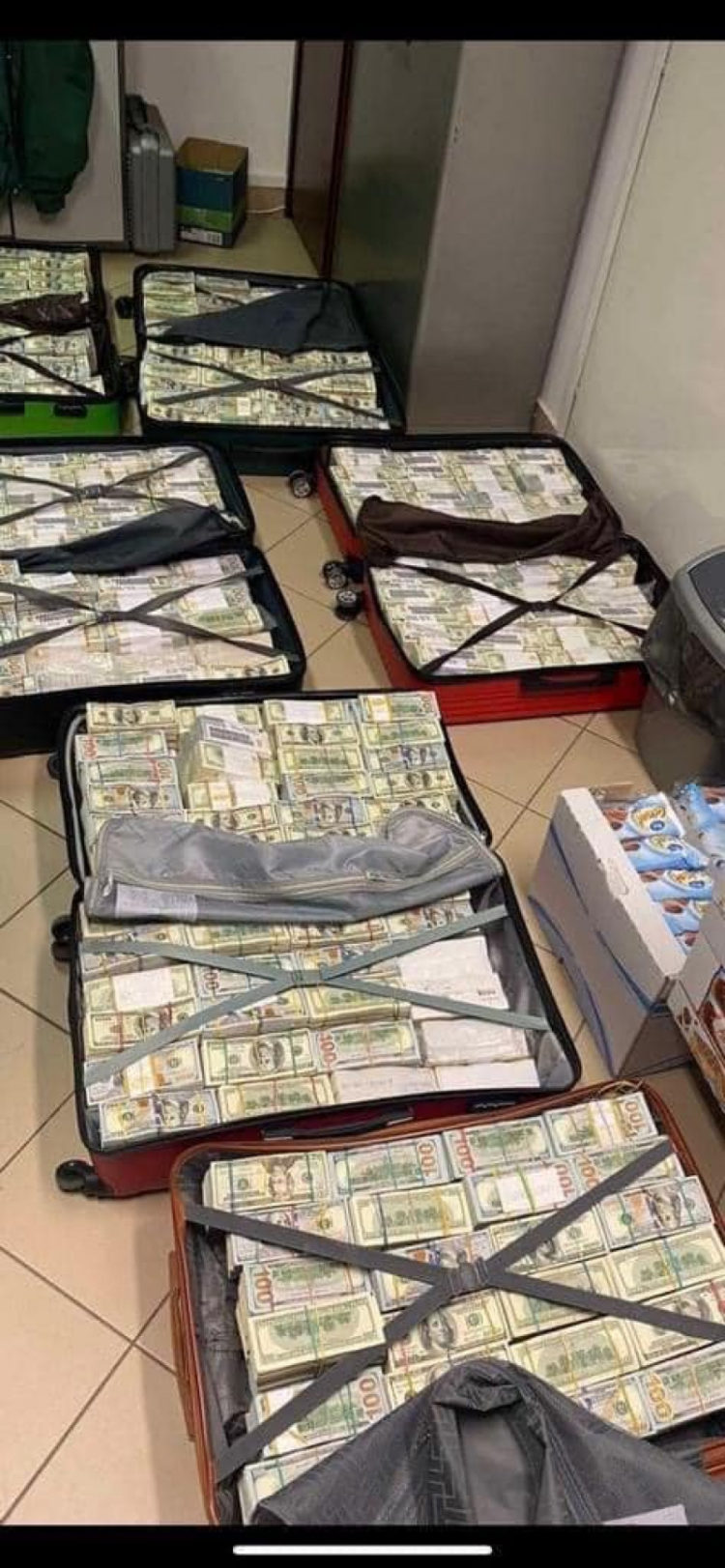 O femeie din Ucraina a trecut granița în Ungaria cu mai multe valize pline cu dolari și euro