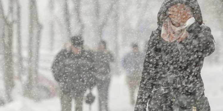 De ziua femeilor a nins ca-n povești în mai multe localități din țară. Precipitații sub formă de ninsoare ne așteaptă și în ziua de miercuri | VIDEO