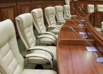 Procesul de tranziție de la televiziunea analogică la cea digitală terestră: Modificările la Codul serviciilor media audiovizuale și la Legea comunicațiilor electronice, votate în lectura a doua | DOC