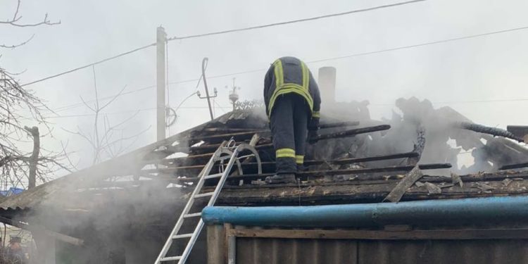 Intervenția IGSU în raionul Briceni: O femeie de 88 de ani a decedat după ce casa i-a luat foc | FOTO