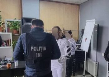 Grup infracțional suspectat de escrocherie și activitate ilegală de întreprinzător, destructurat | VIDEO