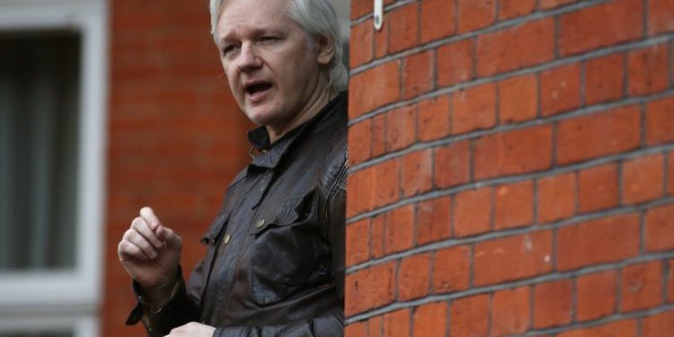 Julian Assange se căsătoreşte cu una dintre avocatele sale în închisoare. Unde au fost invitați susținătorii săi pentru a asista la eveniment