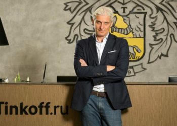 Великобритания сняла транспортные санкции с Олега Тинькова и бизнес-партнера Абрамовича