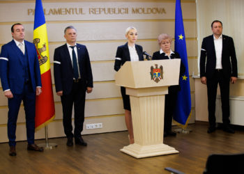 Deputații Partidului „ȘOR”, solidari cu managerii din învățământ din Orhei. Majoritatea parlamentară a refuzat să discute problema școlilor