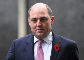 Мошенник позвонил министру обороны Британии и назвался премьером Украины. Шмыгаль уже отреагировал