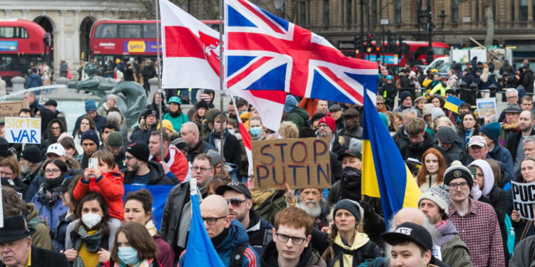 Casele oligarhilor ruși ar putea fi folosite pentru cazarea refugiaților ucraineni, în Marea Britanie