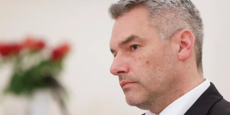 Канцлер Австрии после разговоров с Зеленским и Путиным все еще верит в переговоры между Украиной и РФ