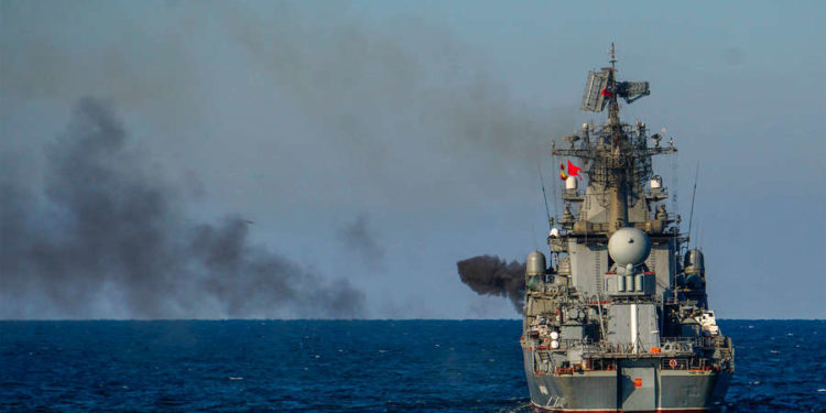 Очаг возгорания на крейсере «Москва» локализован