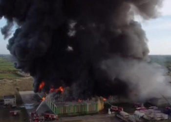 Alertă extremă de poluare la Timișoara, după un incediu izbucnit la un depozit aflat lângă o hală cu azotat de amoniu