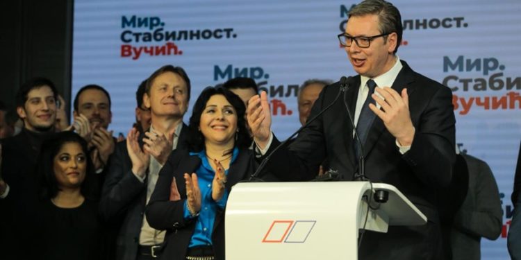 Вучич объявил о победе на выборах президента Сербии