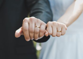 Украинцам разрешили заключать браки по Zoom