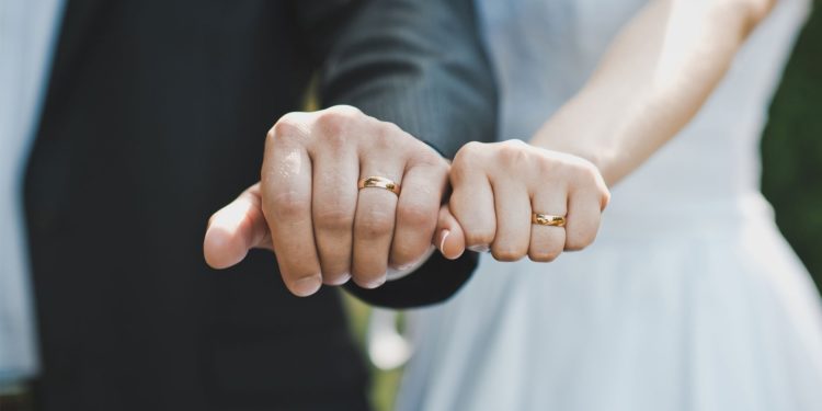 Украинцам разрешили заключать браки по Zoom