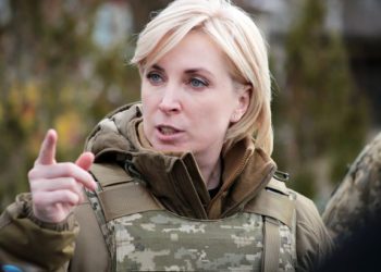 Украина требует срочный гумкоридор с «Азовстали». Там 1000 гражданских и 500 раненых бойцов