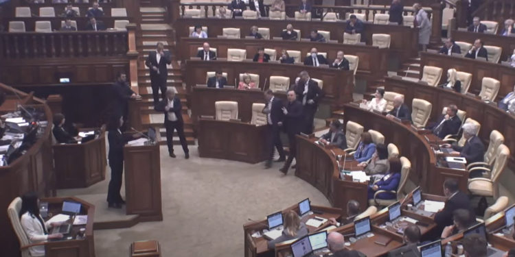 Раду Мудряку стало плохо на заседании парламента