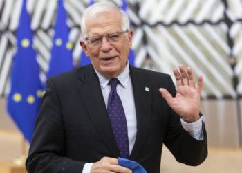 Боррель: ЕС не хочет быть частью войны, но поможет Украине защититься