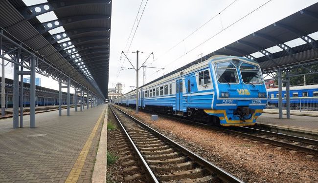 Под обстрел российских военных попали 5 железнодорожных станций в центре и на западе Украины