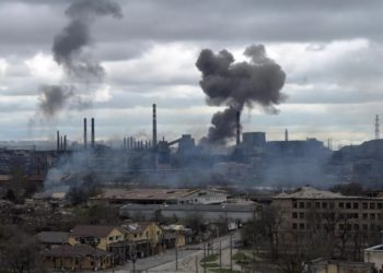 Военные РФ с 14:00 прекратят боевые действия для выхода гражданских из «Азовстали»