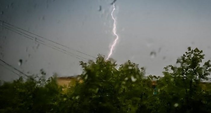 Метеорологи предупреждают о ливнях и шквалистом ветре