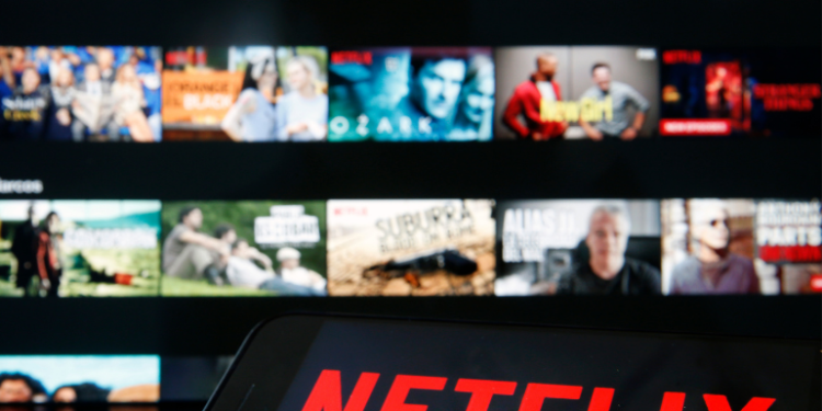 Netflix сообщил о потере подписчиков впервые за 10 лет. Акции компании упали на четверть