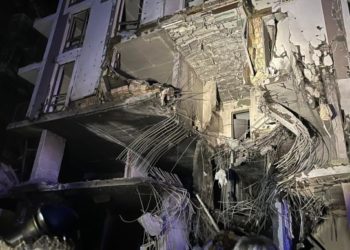 Киев: В результате попадания ракеты в дом пострадали 10 человек