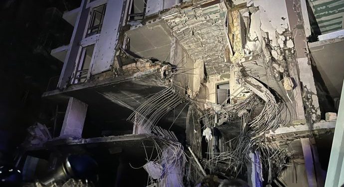 Киев: В результате попадания ракеты в дом пострадали 10 человек