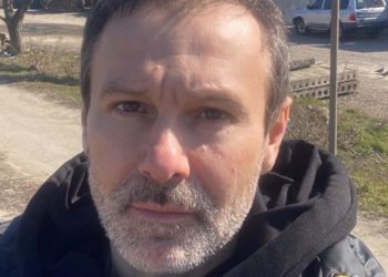 Вакарчук снял новый клип на песню «Обійми» в разрушенном Харькове | VIDEO