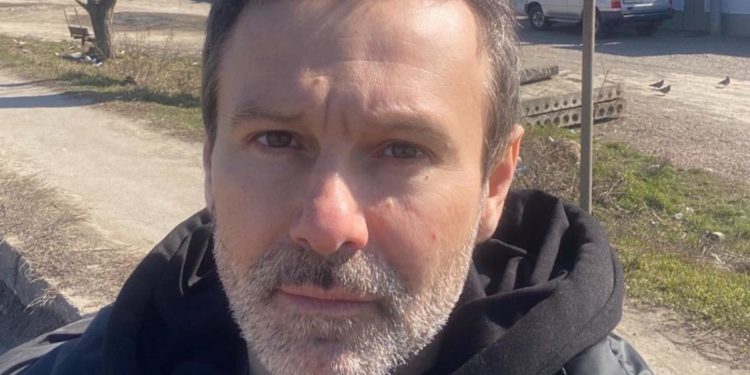 Вакарчук снял новый клип на песню «Обійми» в разрушенном Харькове | VIDEO