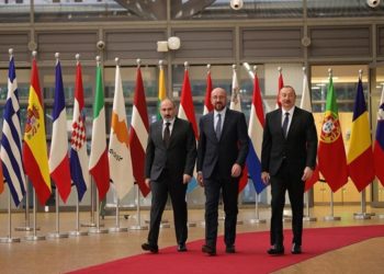 Главы Армении и Азербайджана договорились о подготовке к мирным переговорам