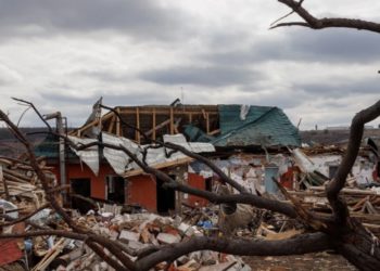 Война в Украине: ВВП соседней страны может сократиться на 45%, сильный взрыв в Николаеве и полностью разрушенная инфраструктура в Луганске | VIDEO