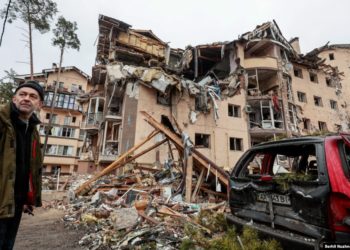 Война в Украине: Сокращение мировой торговли вдвое, сообщения о химических атаках в Мариуполе, данные о потерях с обеих сторон