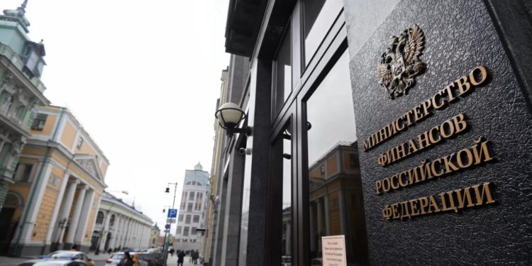 Россия не объявляла дефолт по евробондам, заявили в Минфине