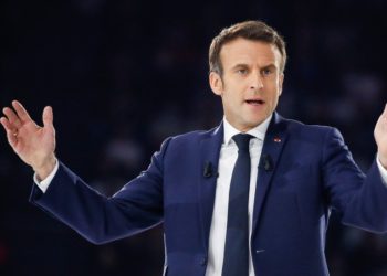 Alegeri prezidențiale în Franța. Emmanuel Macron și Marine Le Pen vor lupta în turul doi | VIDEO