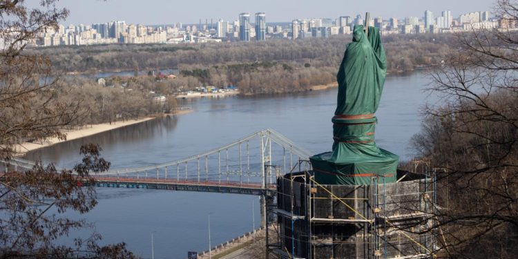 Минобороны РФ угрожает ударами по правительственным зданиям в Киеве – в ОПУ уже ответили